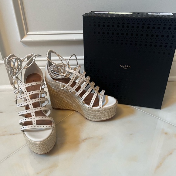 NWT Alaia Espadrille Wedge